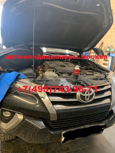 Тойота Fortuner замена трубок заднего контура кондиционера
