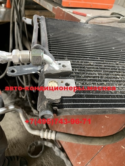 Фольксваген Джетта ремонт  трубки соединения с радиатором